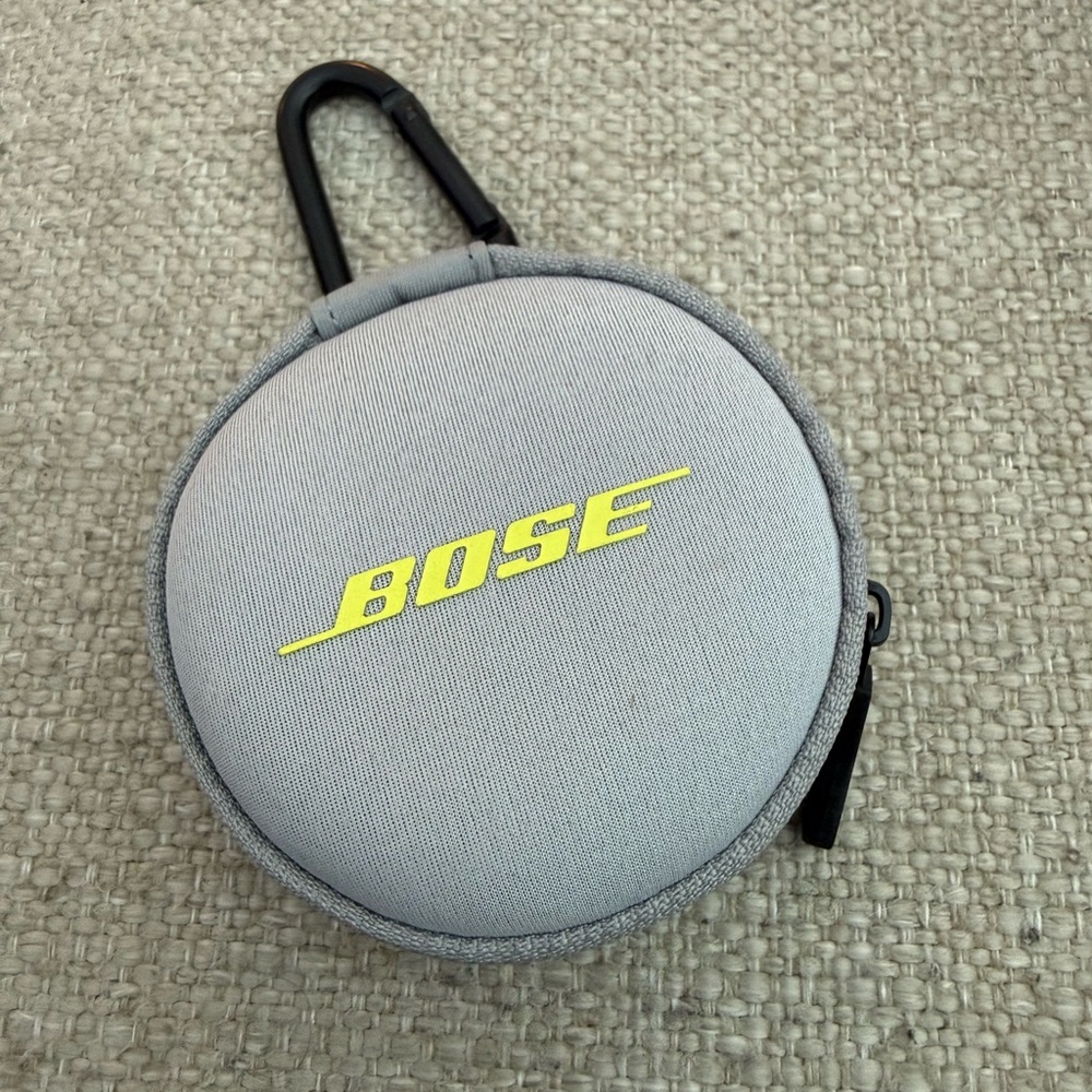 NWOT Bose Light Gray Round Case with Carabiner